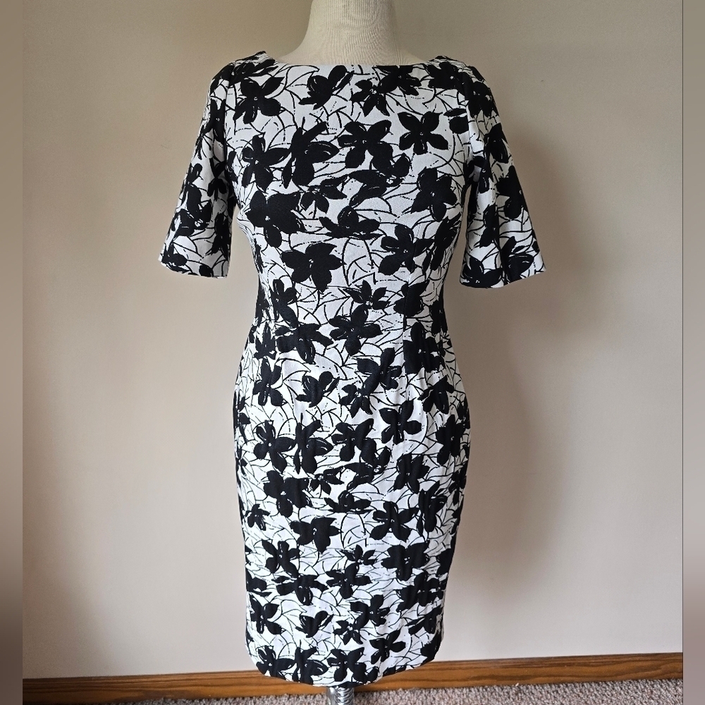 Calvin Klein White And Black Floral Stretchy Sheath Dress Womens Size 8.